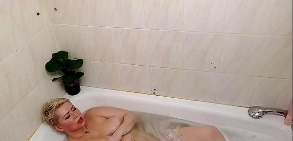  Mature Russian bitch masturbates in the shower and cums beautifully... Part second ))